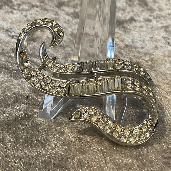 No Brand Jewelry - Vintage "S" Shaped Rhinestone and Silver Brooch
